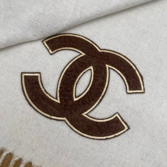 Chanel Opulent Two-Tone Wrap - Picture 7 of 7